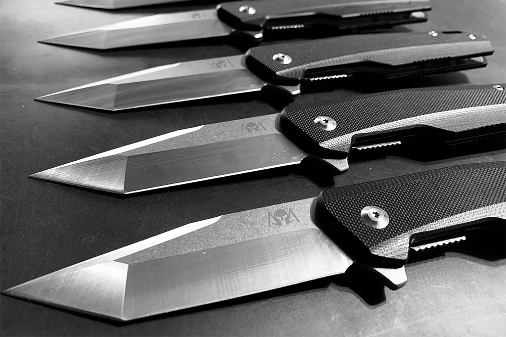 Яка сталь має бути у універсального складаного ножа